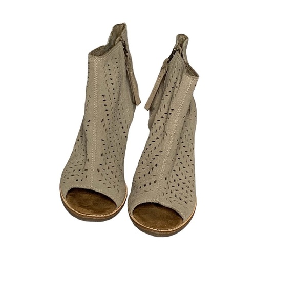 Toms‎ Majorca suede peep toe heel ankle bootie. Size 8.5 - Picture 2 of 14